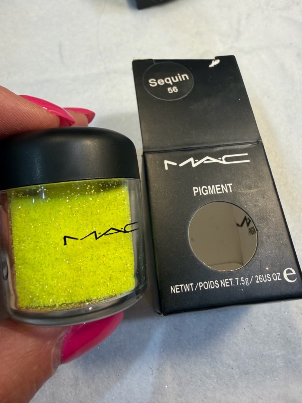 MAC Pigment in Sequin 56 - Neon Yellow New